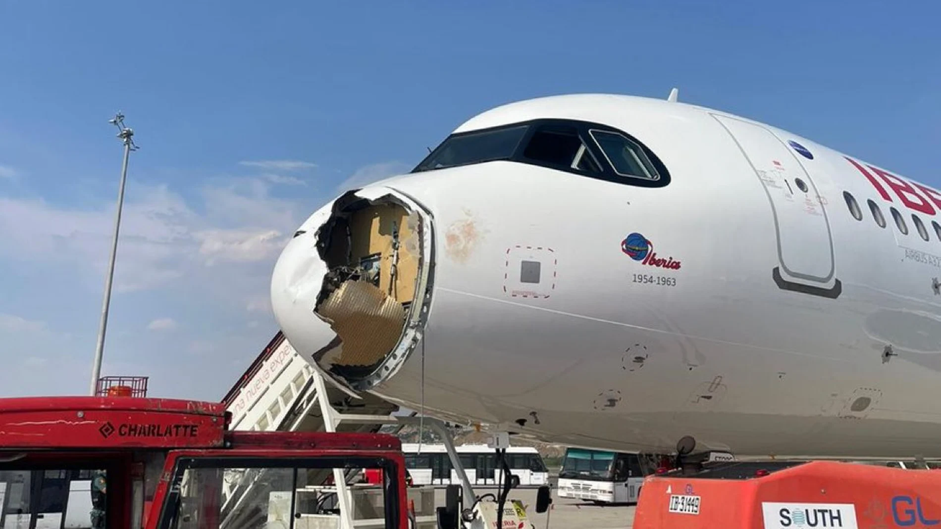 Daños causados en el avión