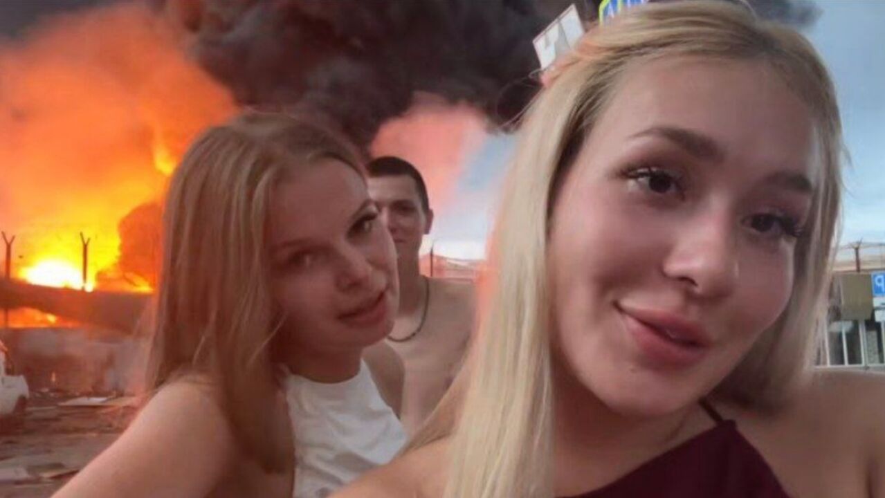 ロシアのティクトーカーは、ウクライナのドローンによって新しく砲撃された石油タンクの隣で自撮りの後に逮捕されました