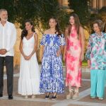 AMP.- Los Reyes, la princesa Leonor, la infanta Sofía y la reina Sofía reciben a la sociedad balear en Marivent