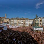 Vitoria arranca las fiestas de la Blanca con la bajada del Celedón