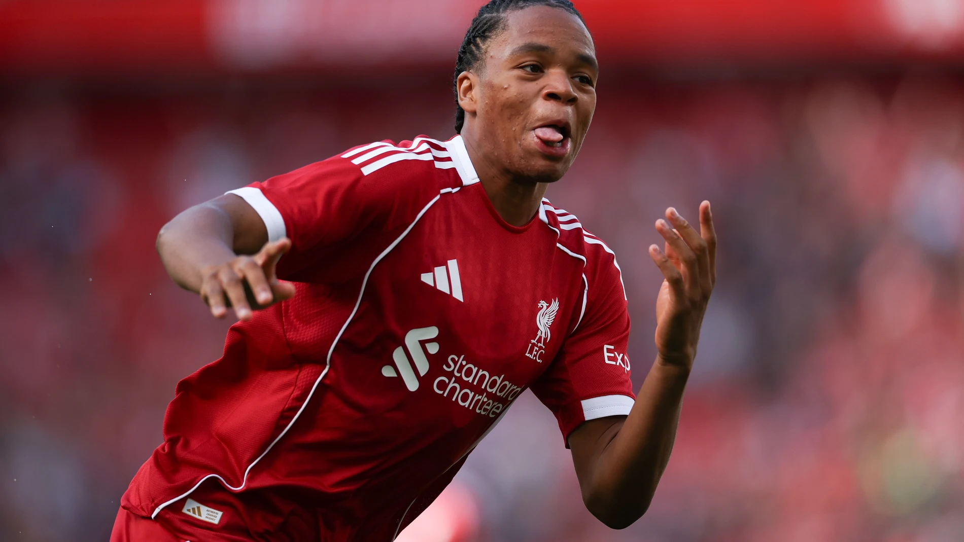 LIVERPOOL (United Kingdom), 04/08/2025.- Rio Ngumoha of Liverpool celebrates scoring the 1-0 goal during a pre-season friendly soccer match between Liverpool FC and Athletic Club in Liverpool, Britain, 04 August 2025. (Futbol, Amistoso, Reino Unido) EFE/EPA/ADAM VAUGHAN