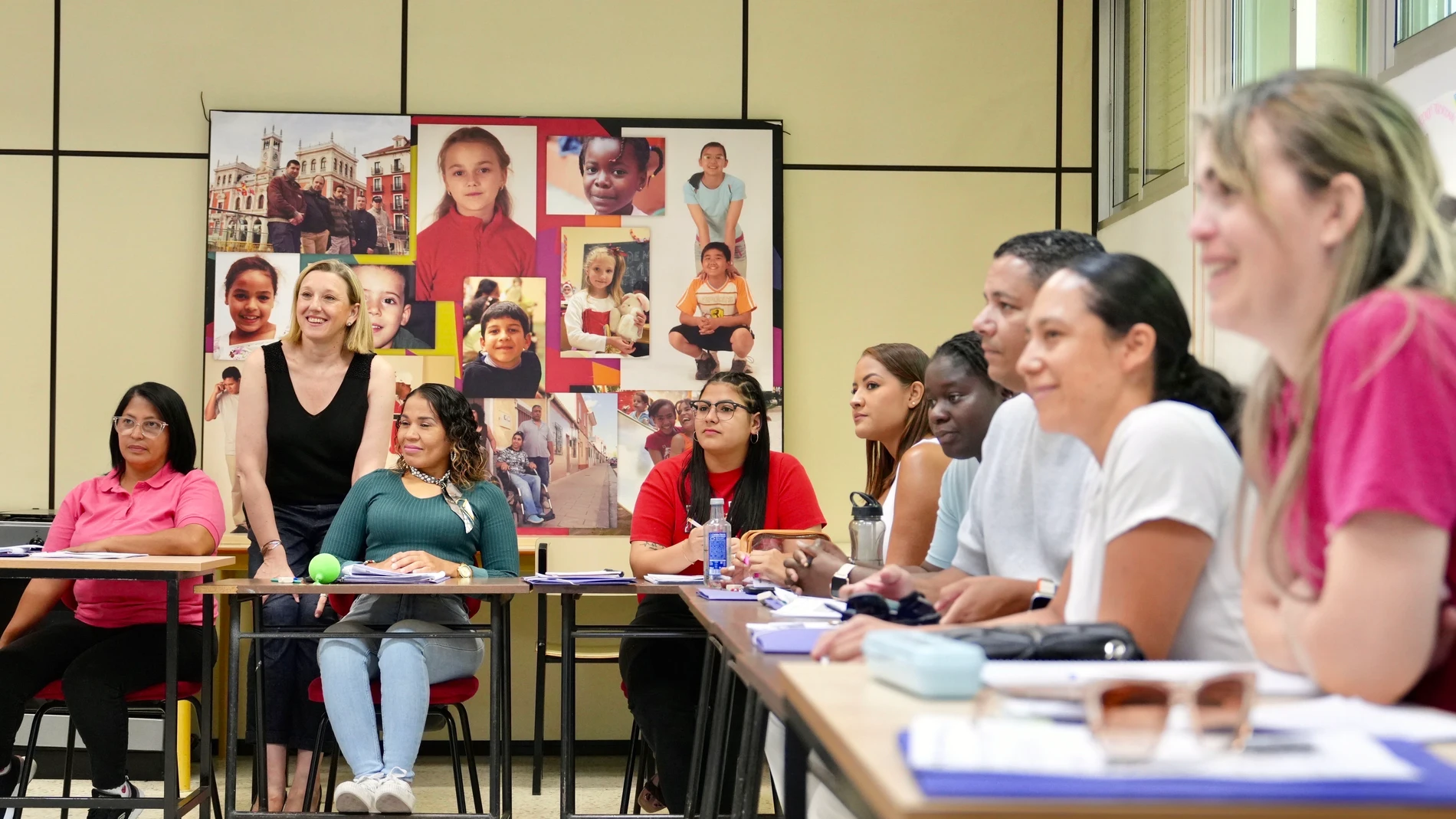 Isabel Blanco visita a los participantes de un itinerario prelaboral en el sector del comercio para personas en riesgo o exclusión social