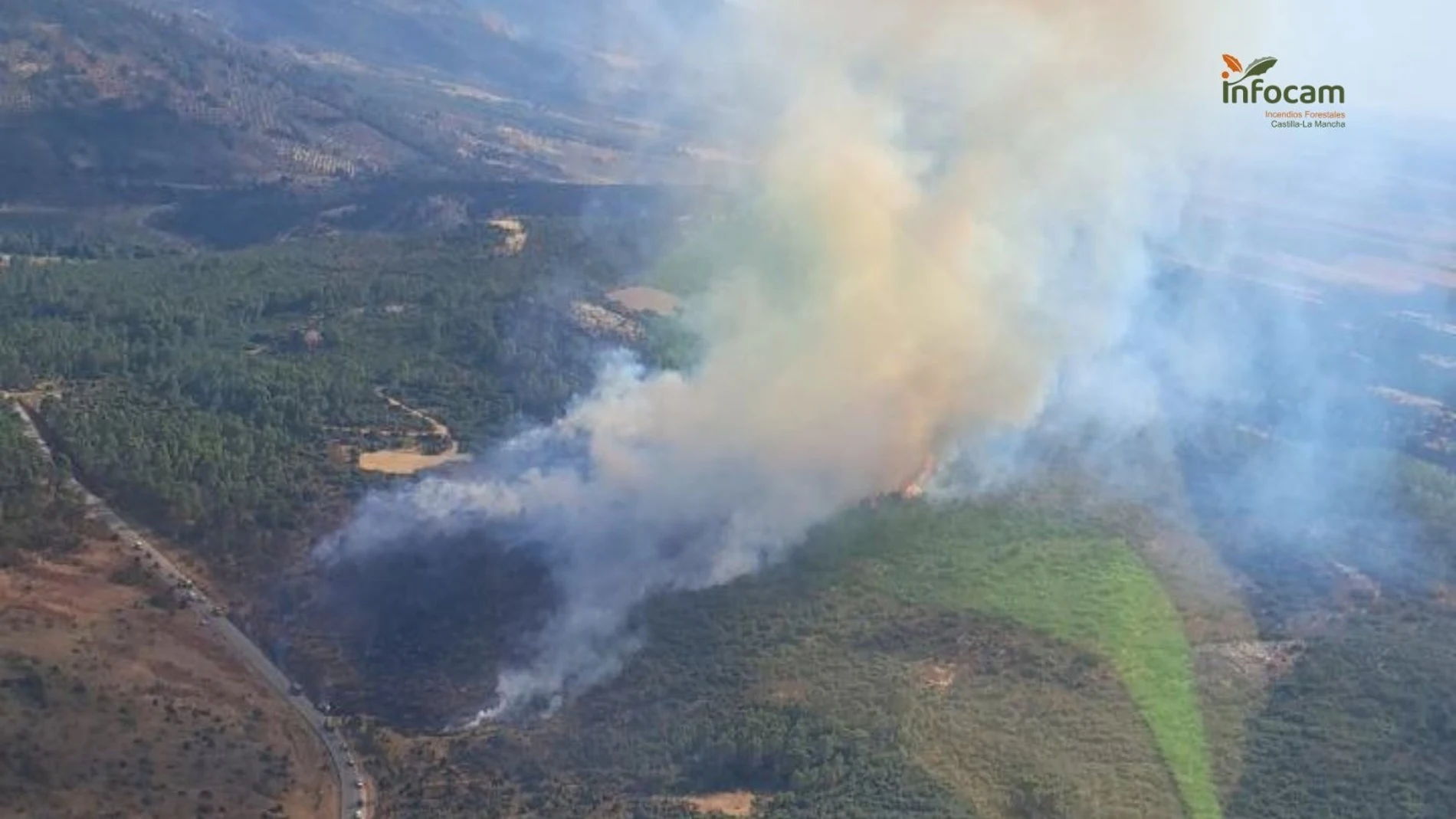 Declarado un incendio en Salobre que obliga a confinar los balnearios de Benito y La Esperanza por el humoREMITIDA / HANDOUT por IFOCAMFotografía remitida a medios de comunicación exclusivamente para ilustrar la noticia a la que hace referencia la imagen, y citando la procedencia de la imagen en la firma04/08/2025