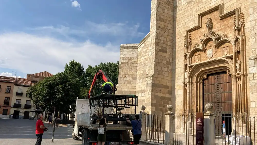 La Catedral-Magistral de Alcalá ya se prepara para acoger mañana la Misa Solemne