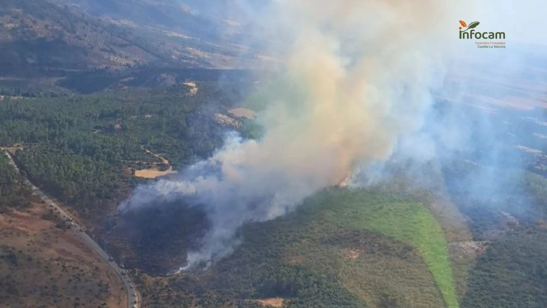 Sucesos.- Declarado un incendio en Salobre (Albacete) que obliga a confinar los balnearios de Benito y La Esperanza