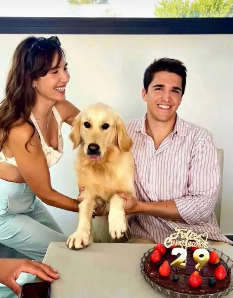Paloma Lago junto a su hijo Javier García Obregón