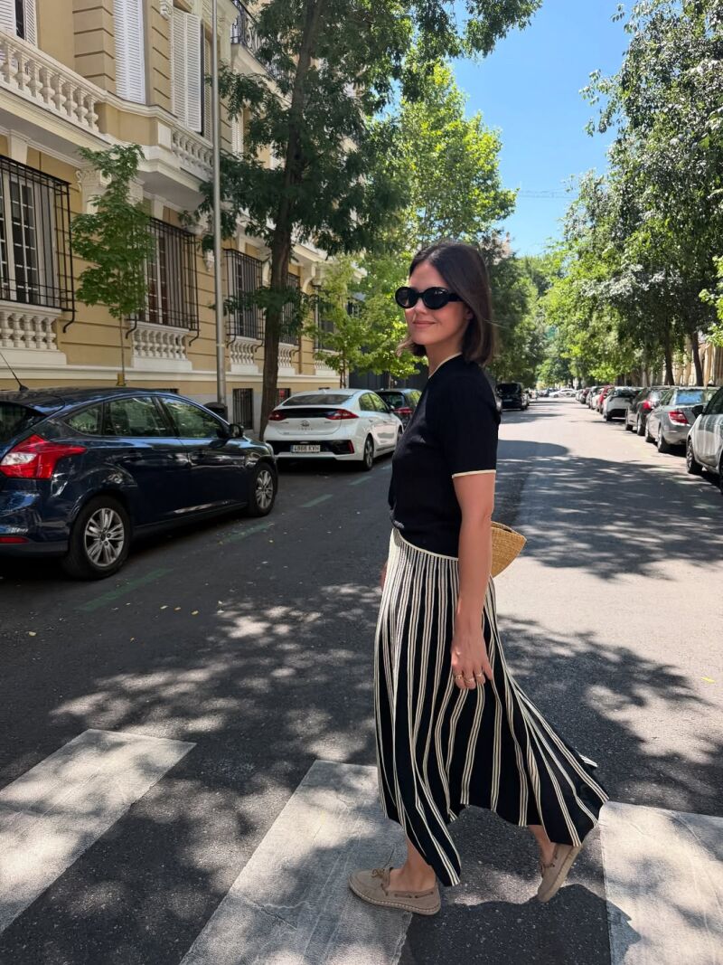 Isabelle Junot con fada de rayas.