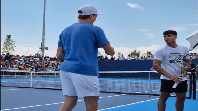 Carlos Alcaraz y Sinner coincidieron en una de las pistas de entrenamiento en Cincinnati