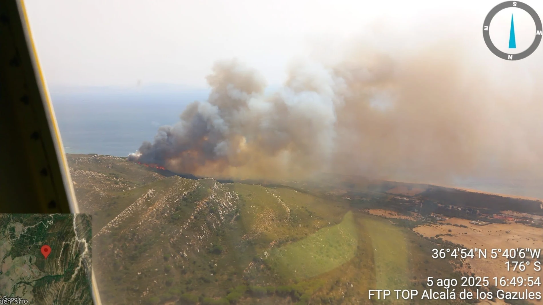 Vista aérea del incendio declarado en el paraje La Peña en Tarifa REMITIDA / HANDOUT por PLAN INFOCA Fotografía remitida a medios de comunicación exclusivamente para ilustrar la noticia a la que hace referencia la imagen, y citando la procedencia de la imagen en la firma 05/08/2025