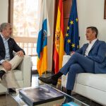 Gobierno central y canario mantienen el contacto para posibilitar un encuentro entre Sánchez y Clavijo