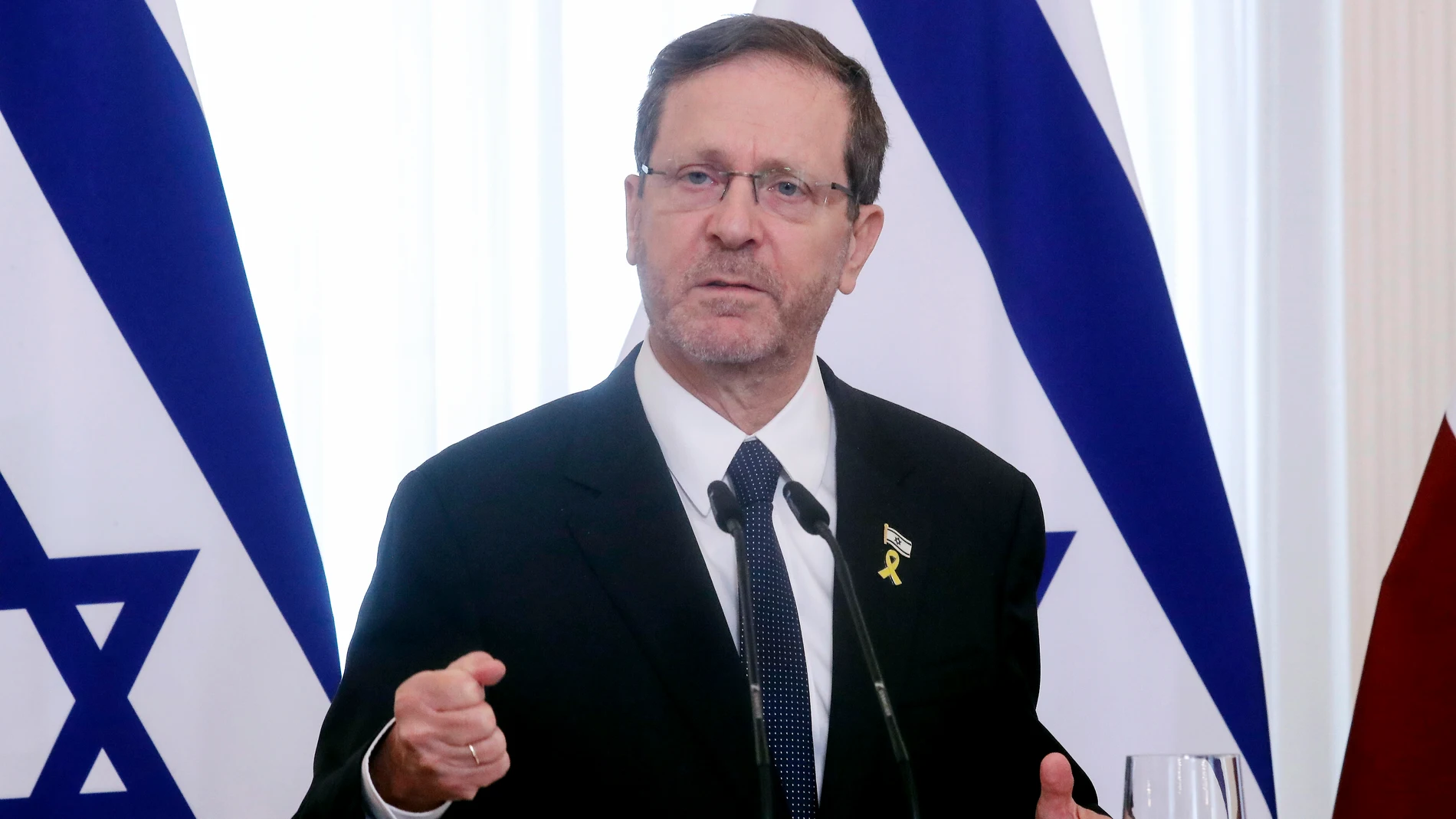 Riga (Latvia), 05/08/2025.- Israeli President Isaac Herzog speaks during a press conference after a meeting with the Latvian president as part of his official visit to Riga, Latvia, 05 August 2025. (Letonia) EFE/EPA/TOMS KALNINS
