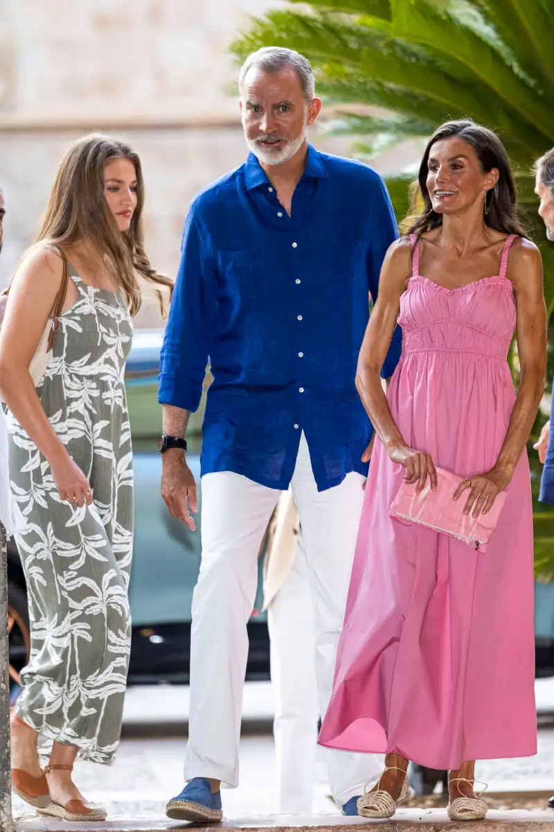 Los Reyes y sus hijas visitan la exposición de Joan Miró en La Lonja de Palma