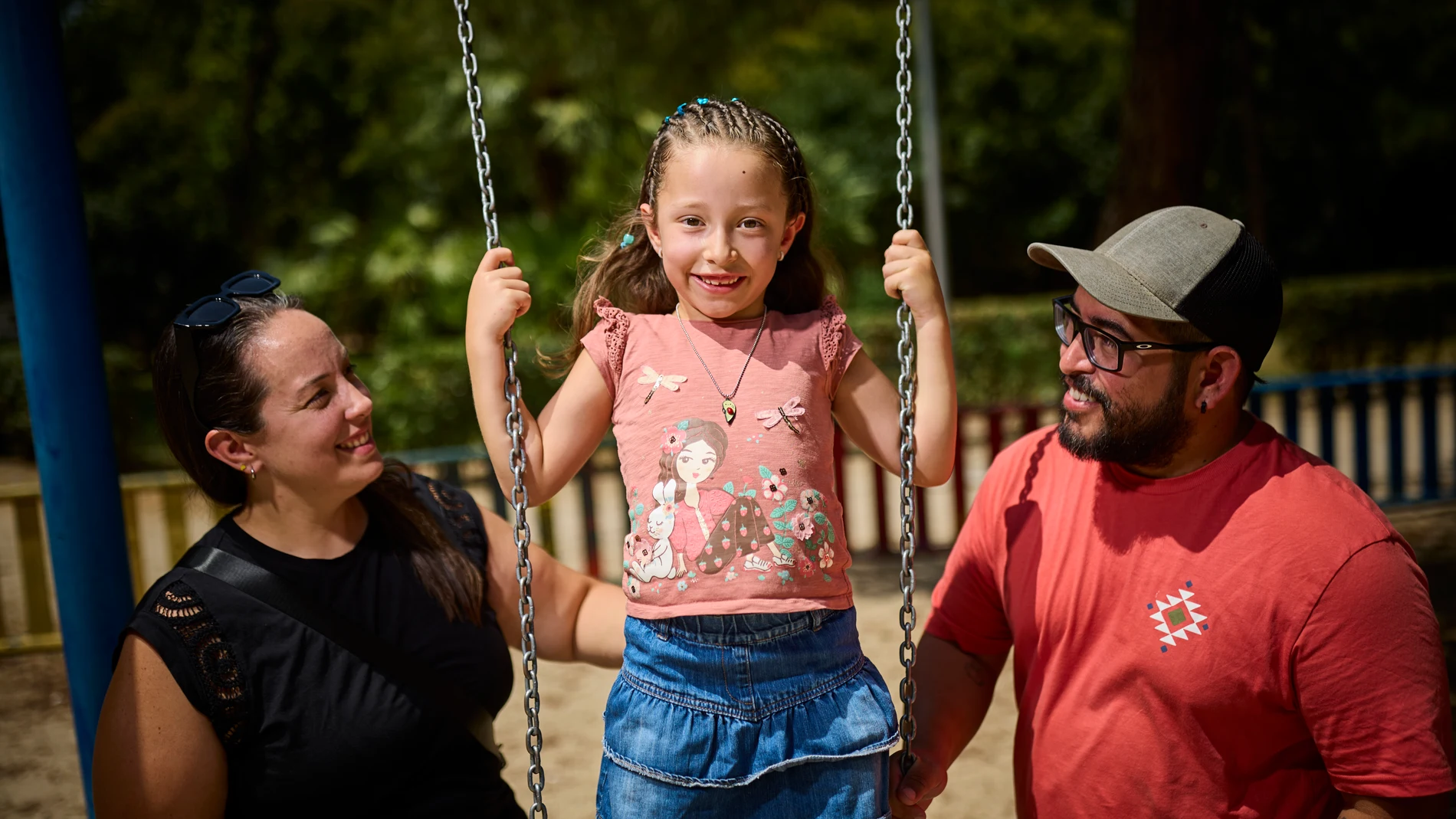 Entrevista con una familia que lleva a su hija pequeña diabética al colegio Amor De Dios de Alcorcón y que solicitan que haya enfermeros en los colegios. © Alberto R. Roldán / Diario La Razón. 05 08 2025