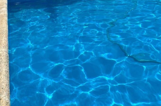 Muere una niña de tres años ahogada en una piscina en Alhaurín de la Torre (Málaga)