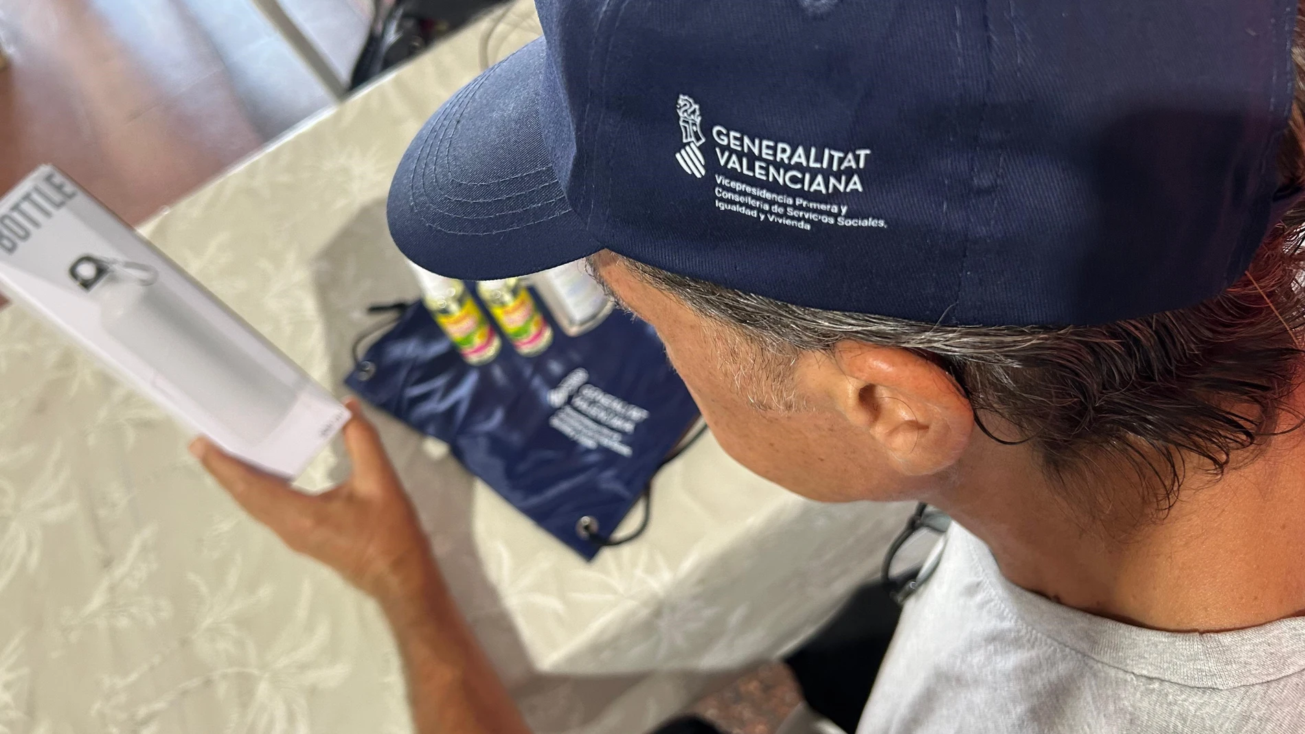 La Generalitat lleva repartidos más de 2.100 kits ante el calor extremo a personas en situación de sin hogar REMITIDA / HANDOUT por GVA Fotografía remitida a medios de comunicación exclusivamente para ilustrar la noticia a la que hace referencia la imagen, y citando la procedencia de la imagen en la firma 05/08/2025