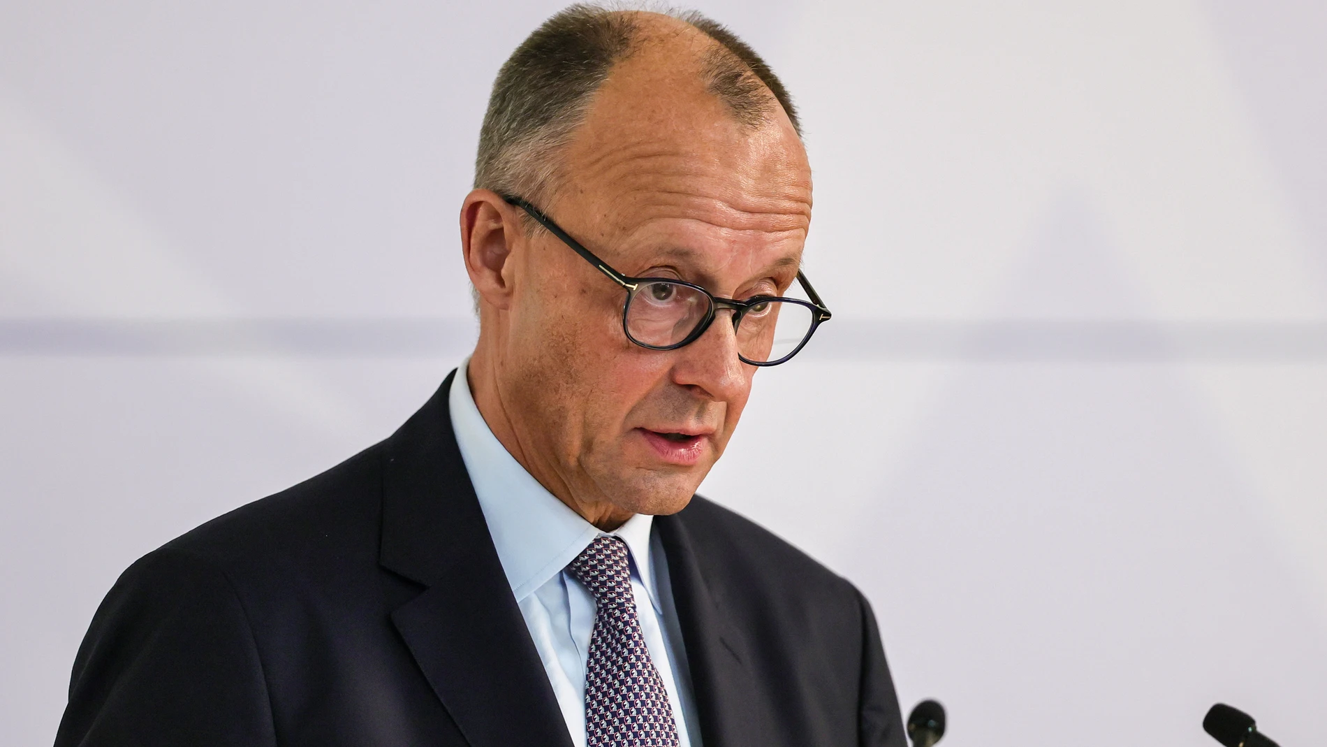 STUTTGART (Germany), 05/08/2025.- German Chancellor Friedrich Merz speaks during a ceremony of '75th anniversary of the Charter of German Expellees - Homeland Day 2025' in Stuttgart, Germany, 05 August 2025. (Alemania) EFE/EPA/RONALD WITTEK