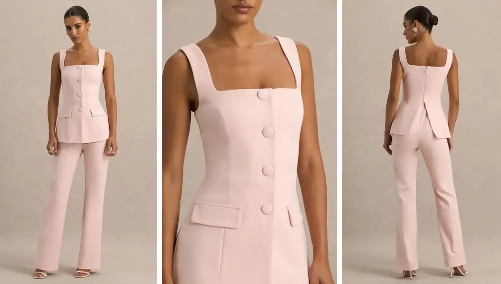 Mono rosa con botones forrados y pantalón acampanado (230€)
