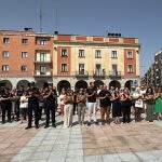 Minuto de silencio en repulsa por asesinato machista en Don Benito (Badajoz)