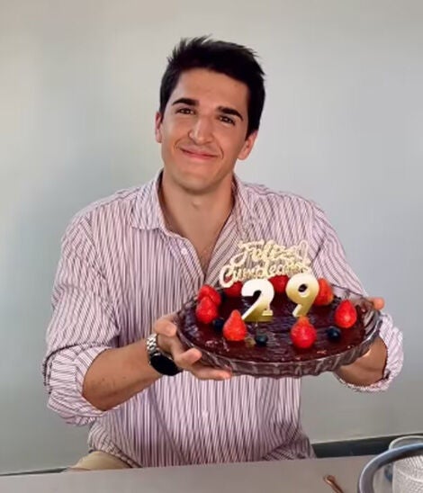 Javier García Obregón con su tarda de cumpleaños