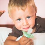 Si tienes los chupetes antiguos de tus hijos tienes un tesoro: este es el uso que les puedes dar