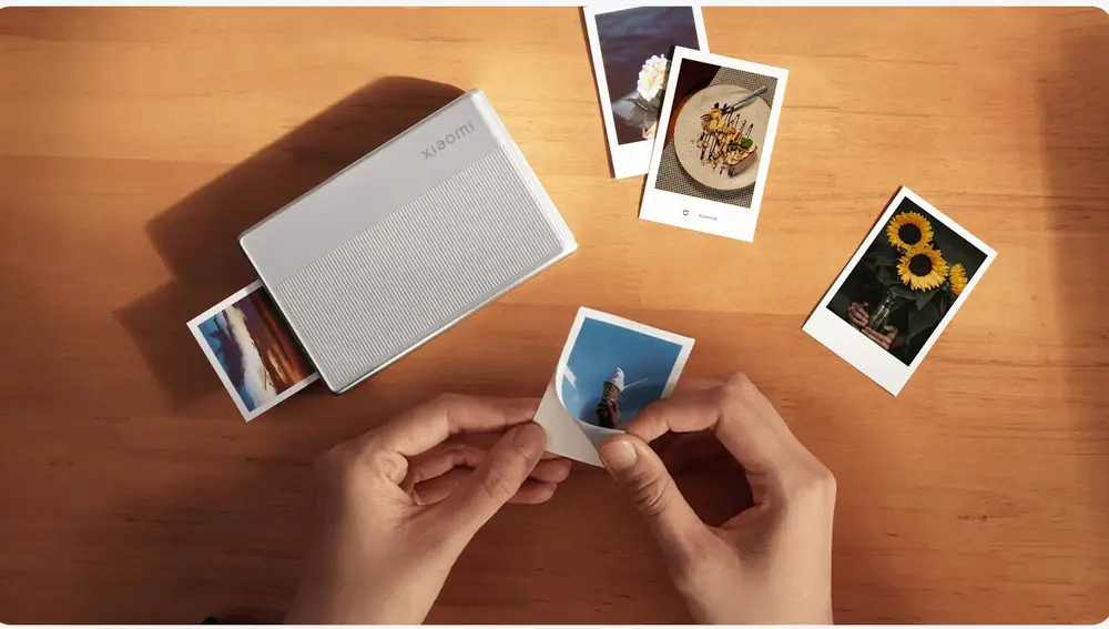 El papel fotográfico adhesivo da la posibilidad de pegar las fotos directamente en un álbum