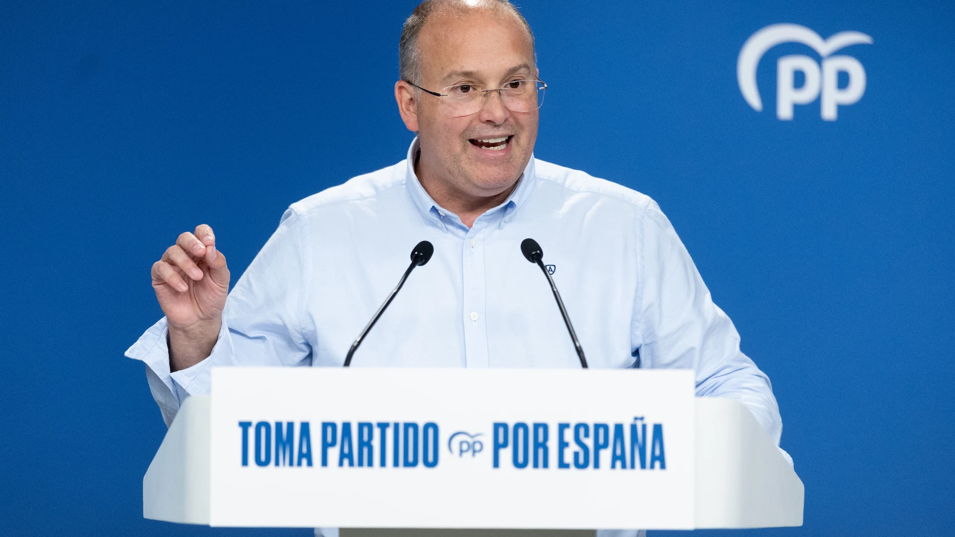 El secretario general del Partido Popular, Miguel Tellado, durante una rueda de prensa, en la sede del PP, a 6 de agosto de 2025, en Madrid (España). El Partido Popular ha solicitado a la alcaldesa de Las Palmas que aclare una serie de contratos adjudicados sin concurso público, y ha expresado que son un "ejemplo más del 'modus operandi' del PSOE". 06 AGOSTO 2025 Eduardo Parra / Europa Press 06/08/2025