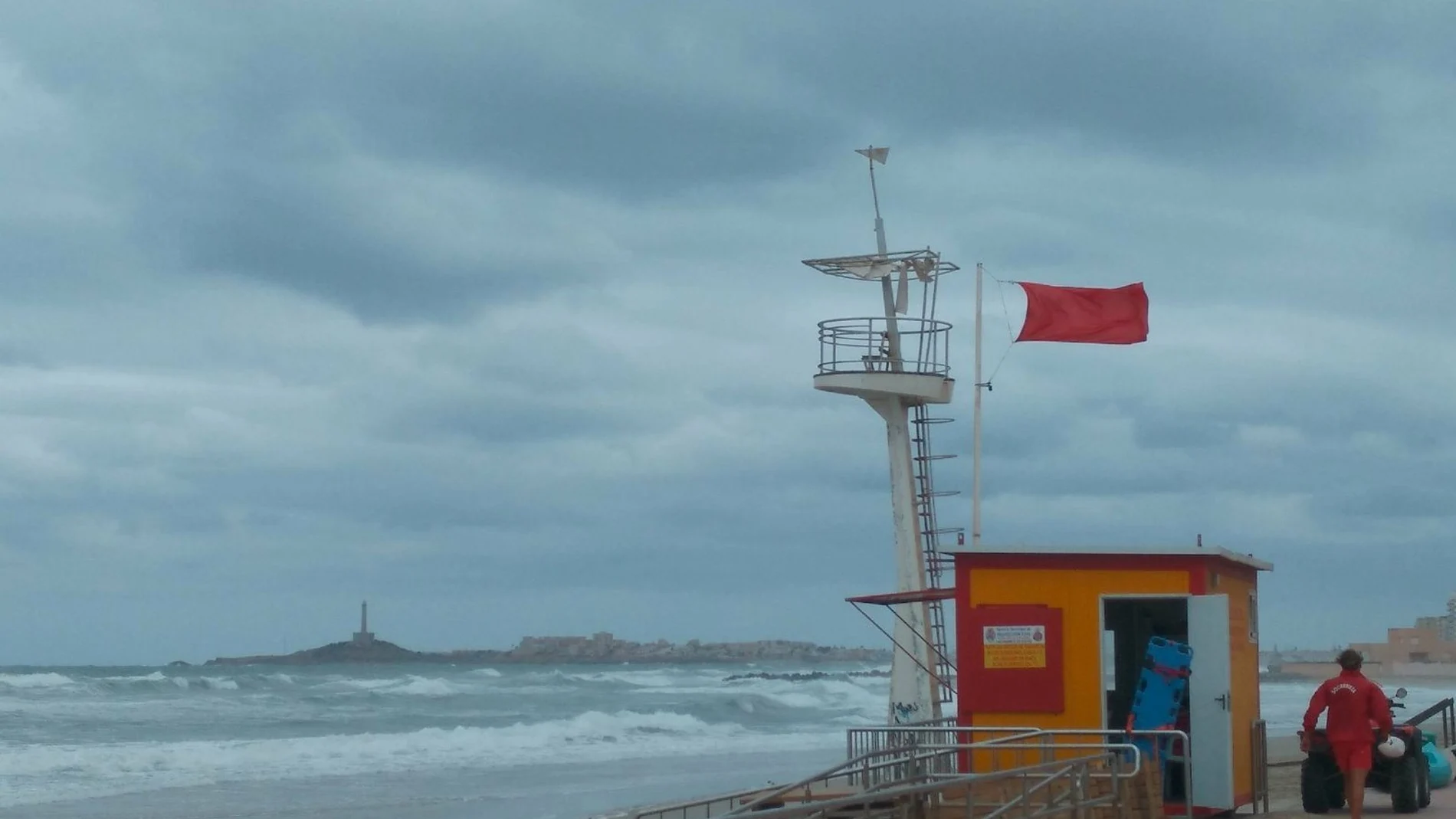 MURCIA.-La bandera roja ondea este miércoles en dos playas de la Región