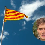 Un argentino junto con la bandera de Cataluña