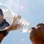 Miguel Assal, experto en emergencias: "No bebas agua fría si te da un golpe de calor por este motivo"
