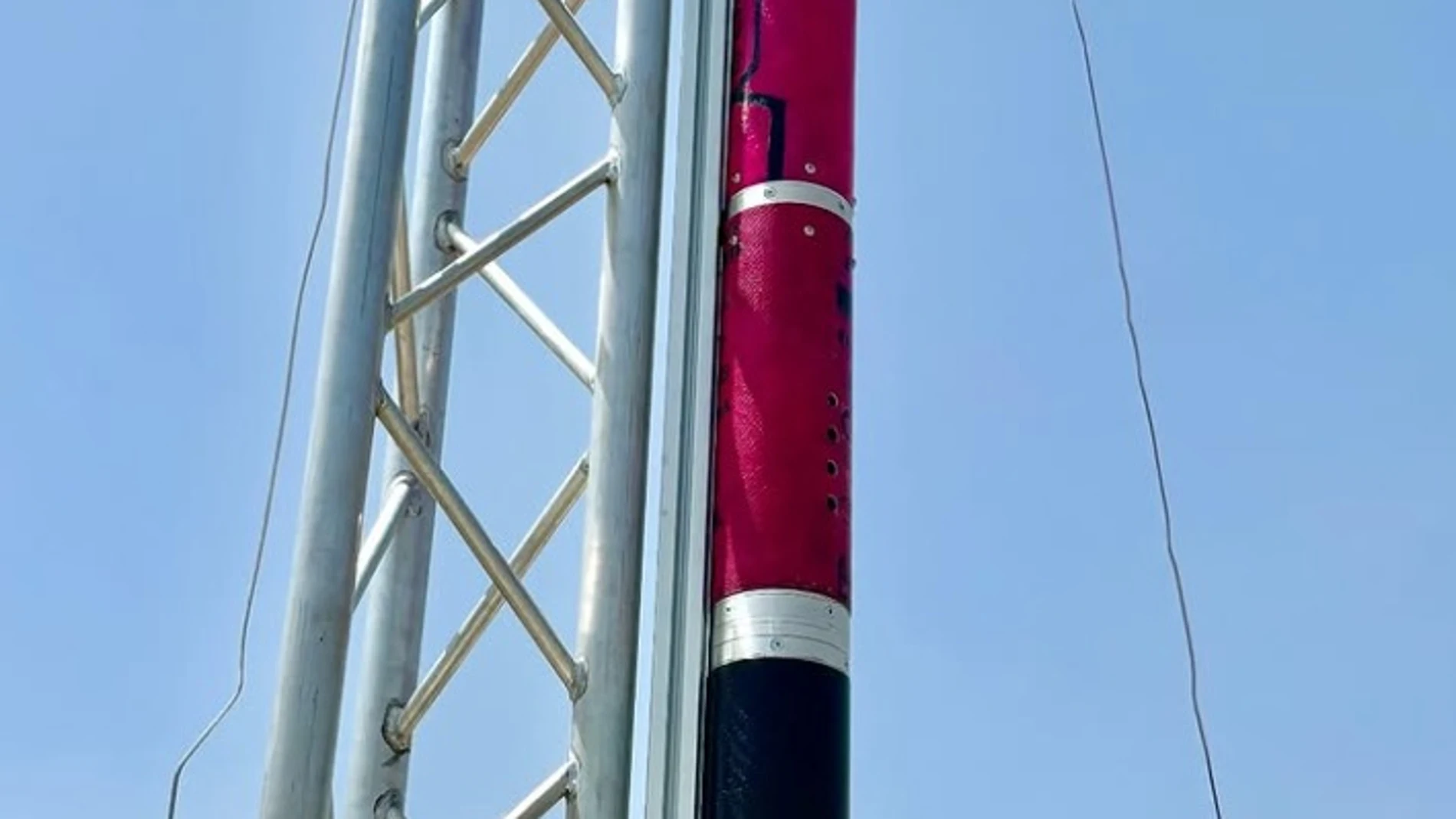 El equipo Faraday Rocketry de la UPV lanza con éxito su cohete sonda "Rompetechos"