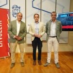 Conrado Íscar presenta la etapa que inirá Rueda con Guijuelo de La Vuelta Ciclista a España junto a José Ignacio Pérez y Jorge Guillén