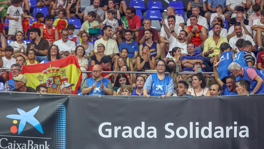 La Grada Solidaria, ayer durante el partido de España y Portugal en el Martín Carpena