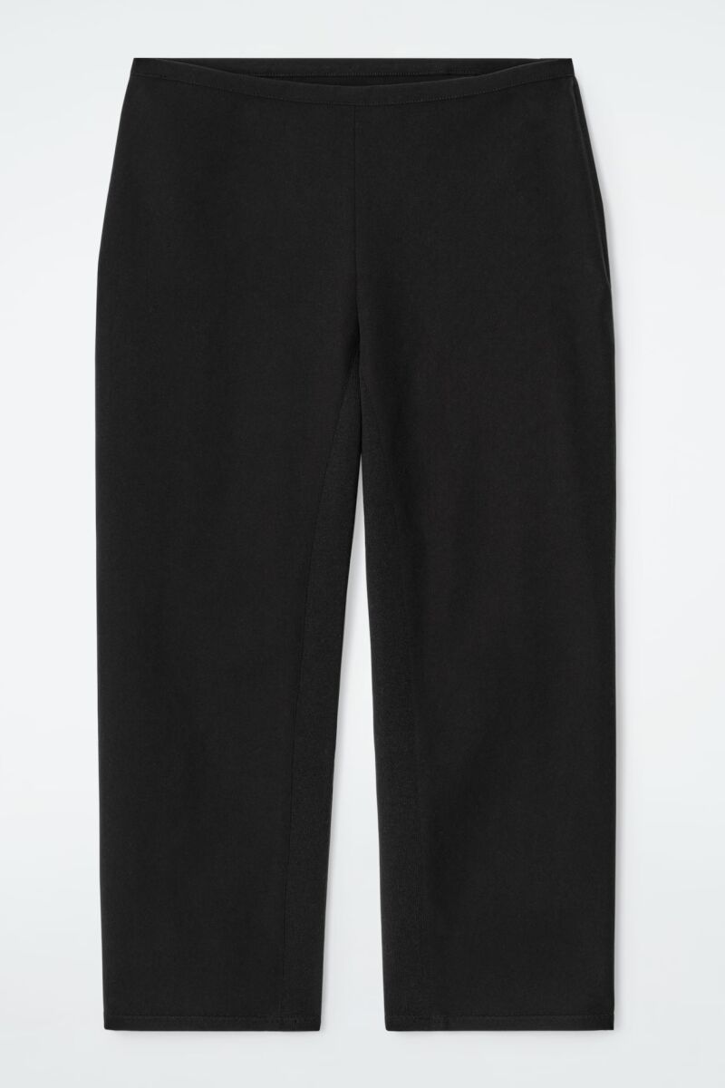 Pantalones capri slim fit.
