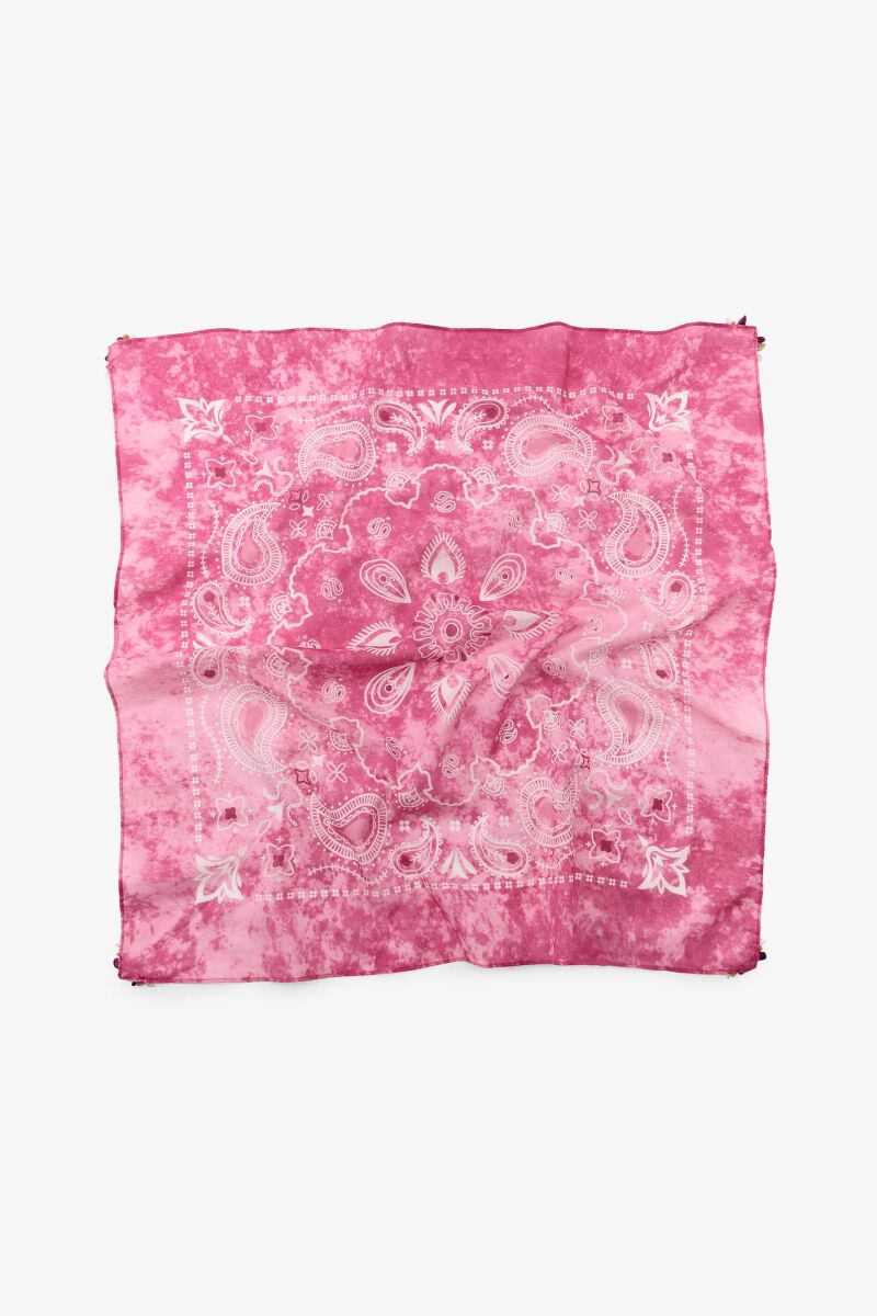 Pañuelo estampado piedra.