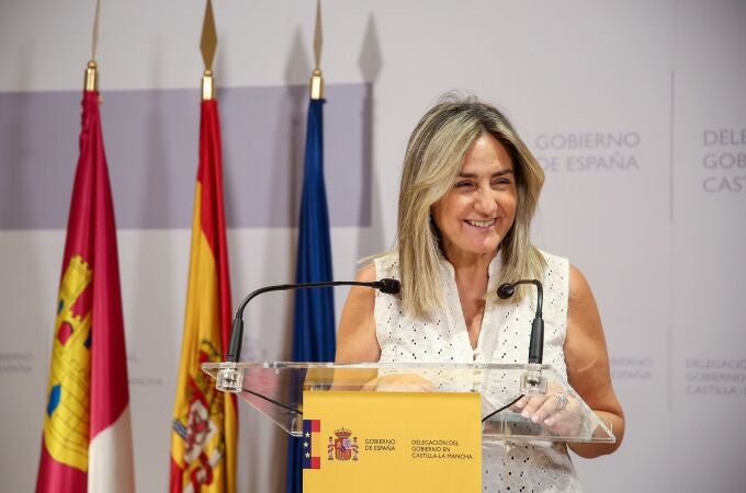 La delegada del Gobierno de España en Castilla- La Macha, Milagros Tolón, en rueda de prensa.
