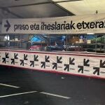 Vitoria retira numerosas pancartas de presos de ETA y condena que "algunos sigan empeñados en politizar las fiestas"