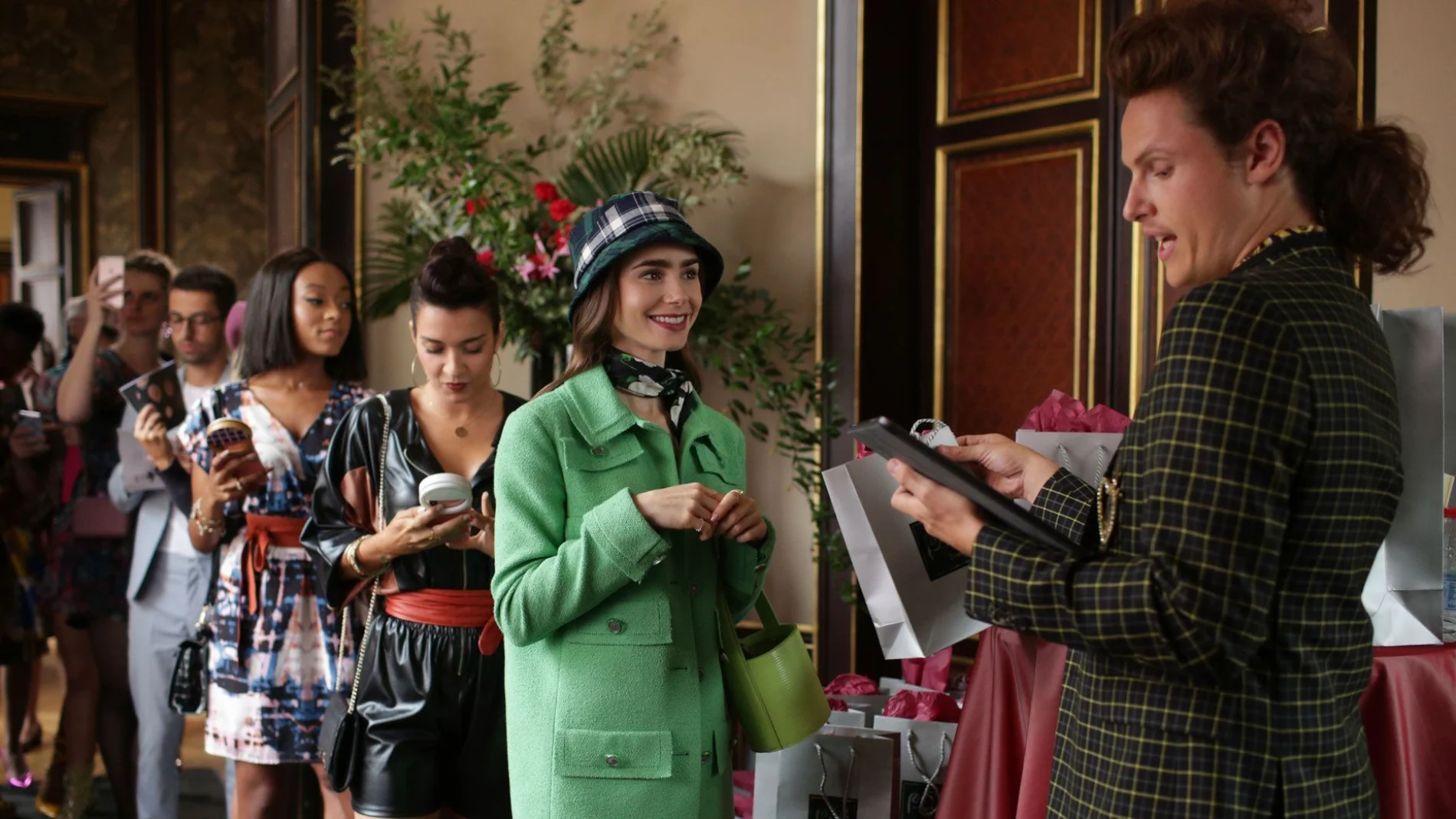 Lily Collins en la serie 'Emily en París'