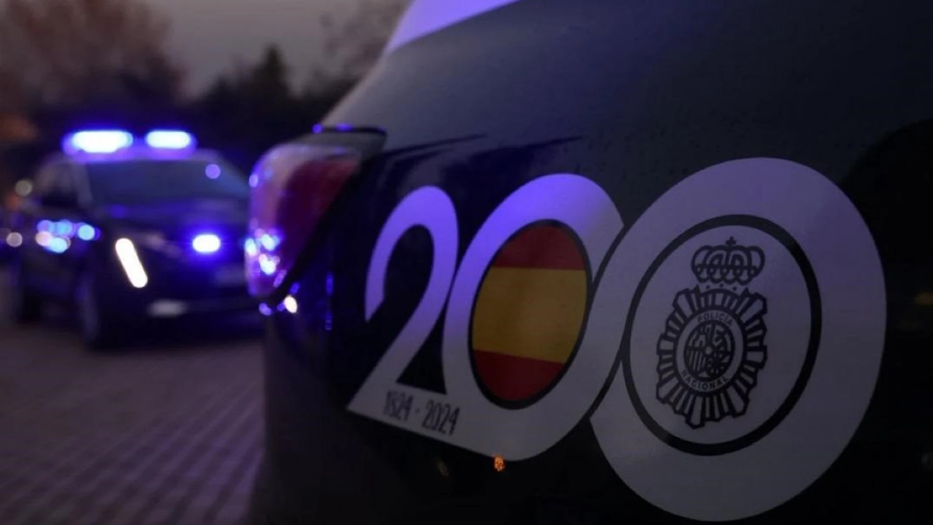 Un coche de la Policía Nacional. REMITIDA / HANDOUT por POLICÍA NACIONAL Fotografía remitida a medios de comunicación exclusivamente para ilustrar la noticia a la que hace referencia la imagen, y citando la procedencia de la imagen en la firma 07/08/2025
