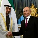 El presidente de los Emiratos Árabes Unidos Mohammed bin Zayed Al Nahyan durante su visita a Rusia