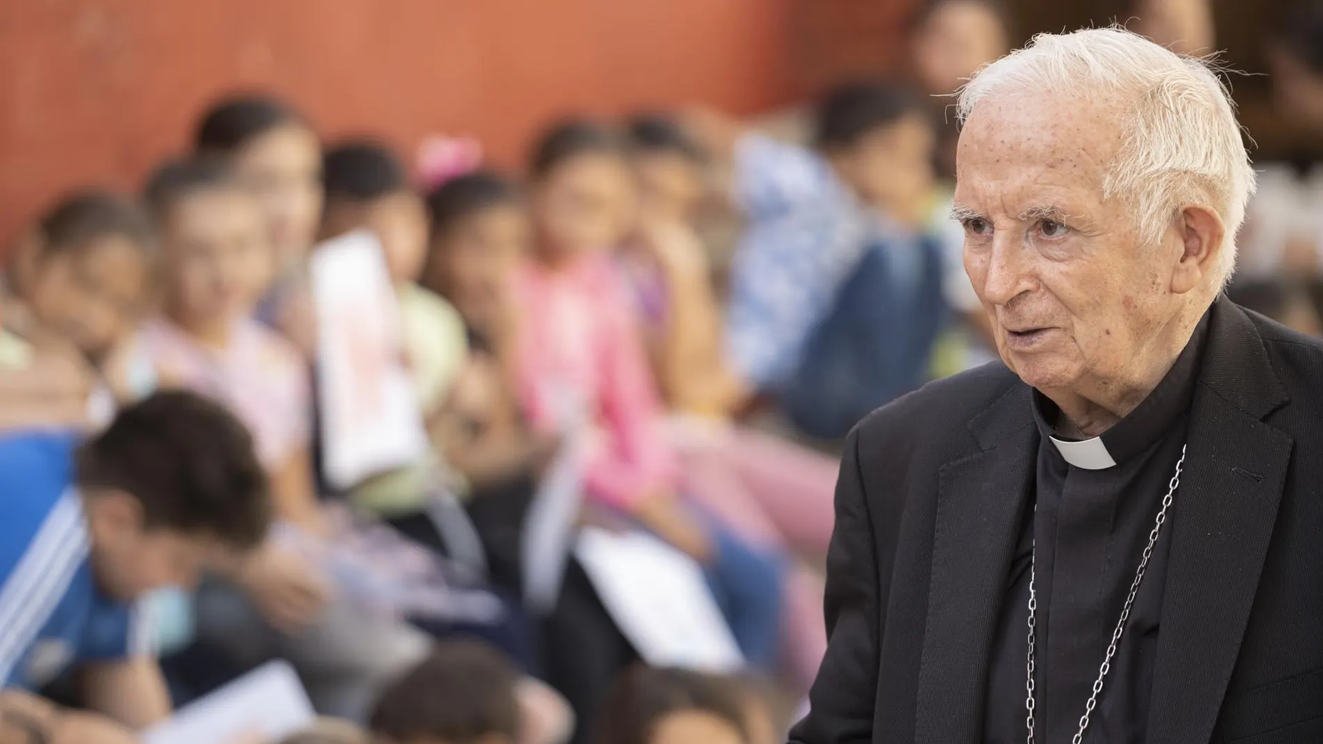 El cardenal Antonio Cañizares, hospitalizado debido a su "delicado estado de salud"