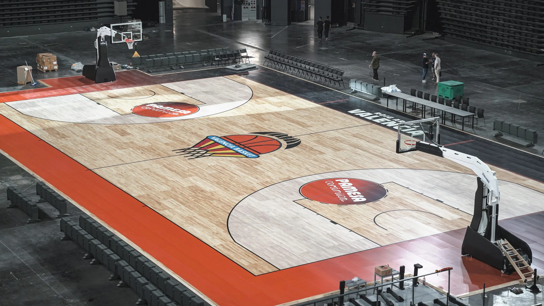 El Roig Arena de Valencia monta su pista en "modo basket"