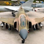 Varios aviones del Museo del Ejército del Aire expuestos para los visitantes
