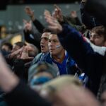 Mario Casas interpreta a Sergio, hincha del Espanyol, en 'Muy lejos'