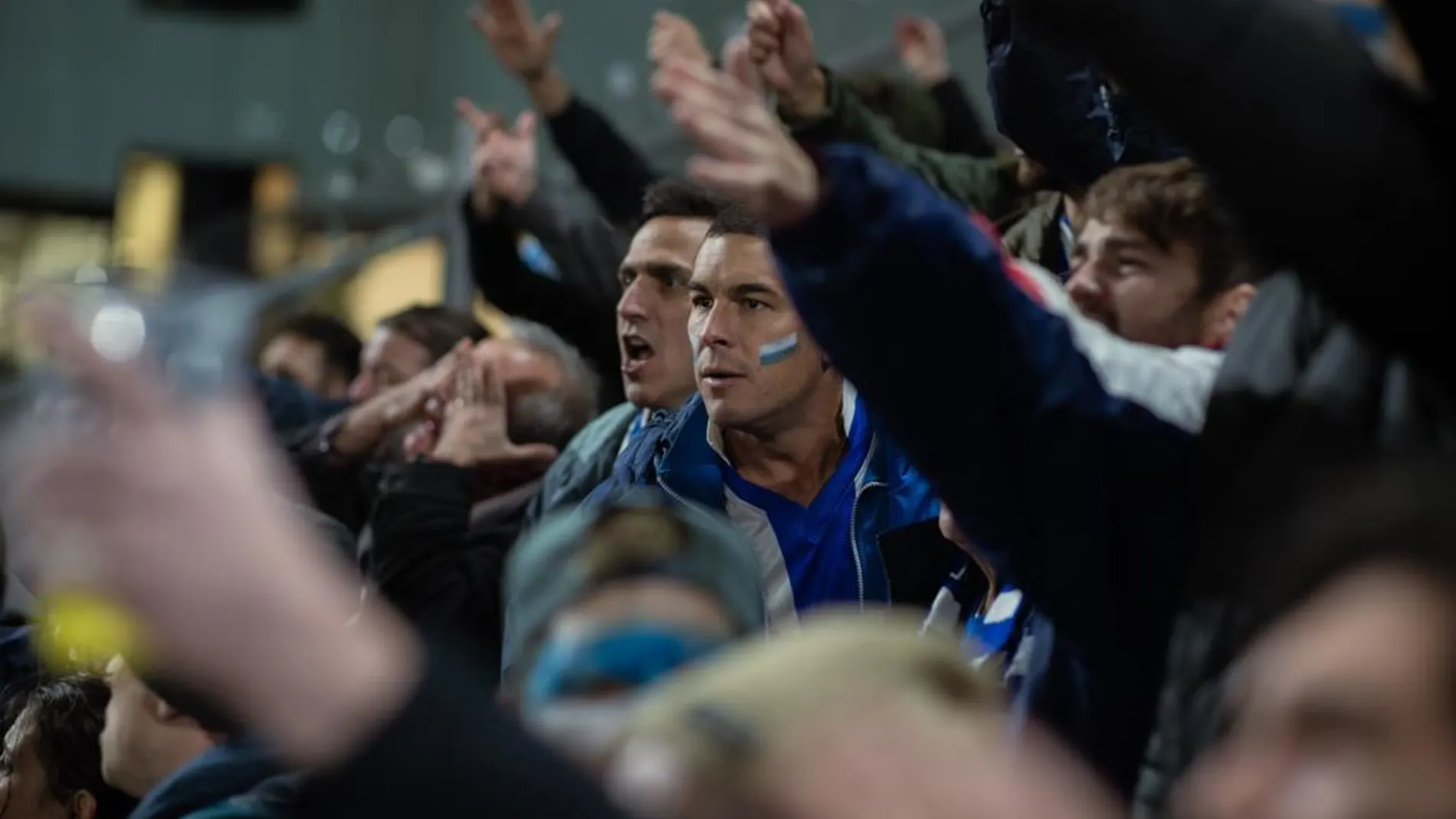 Mario Casas interpreta a Sergio, hincha del Espanyol, en 'Muy lejos'