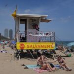 Barcelona pide "prudencia" para alcanzar un acuerdo y zanjar la huelga de los socorristas