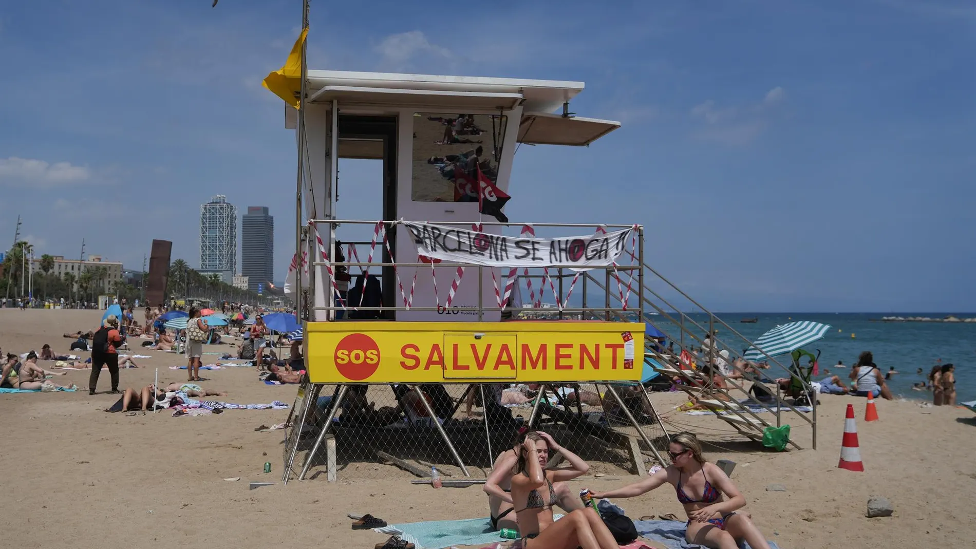 Barcelona pide "prudencia" para alcanzar un acuerdo y zanjar la huelga de los socorristas
