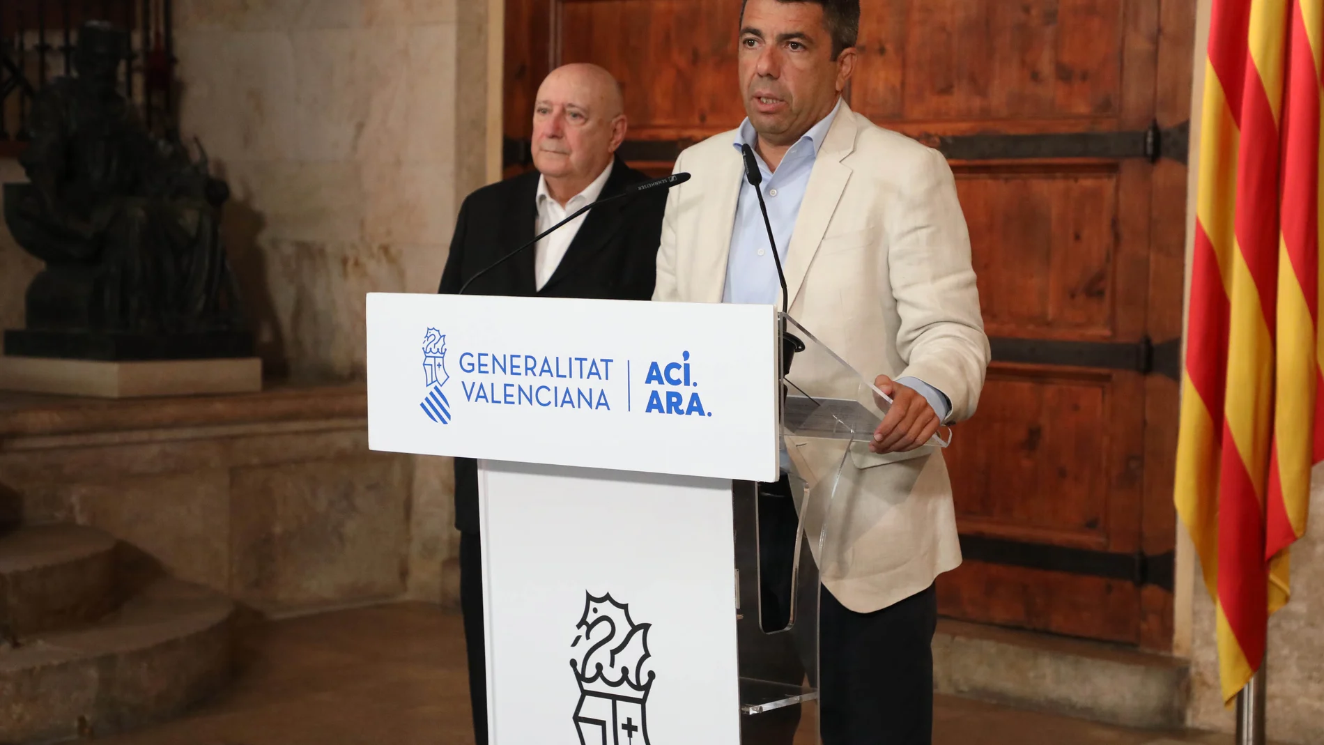 Las «no» vacaciones de Mazón por la reconstrucción