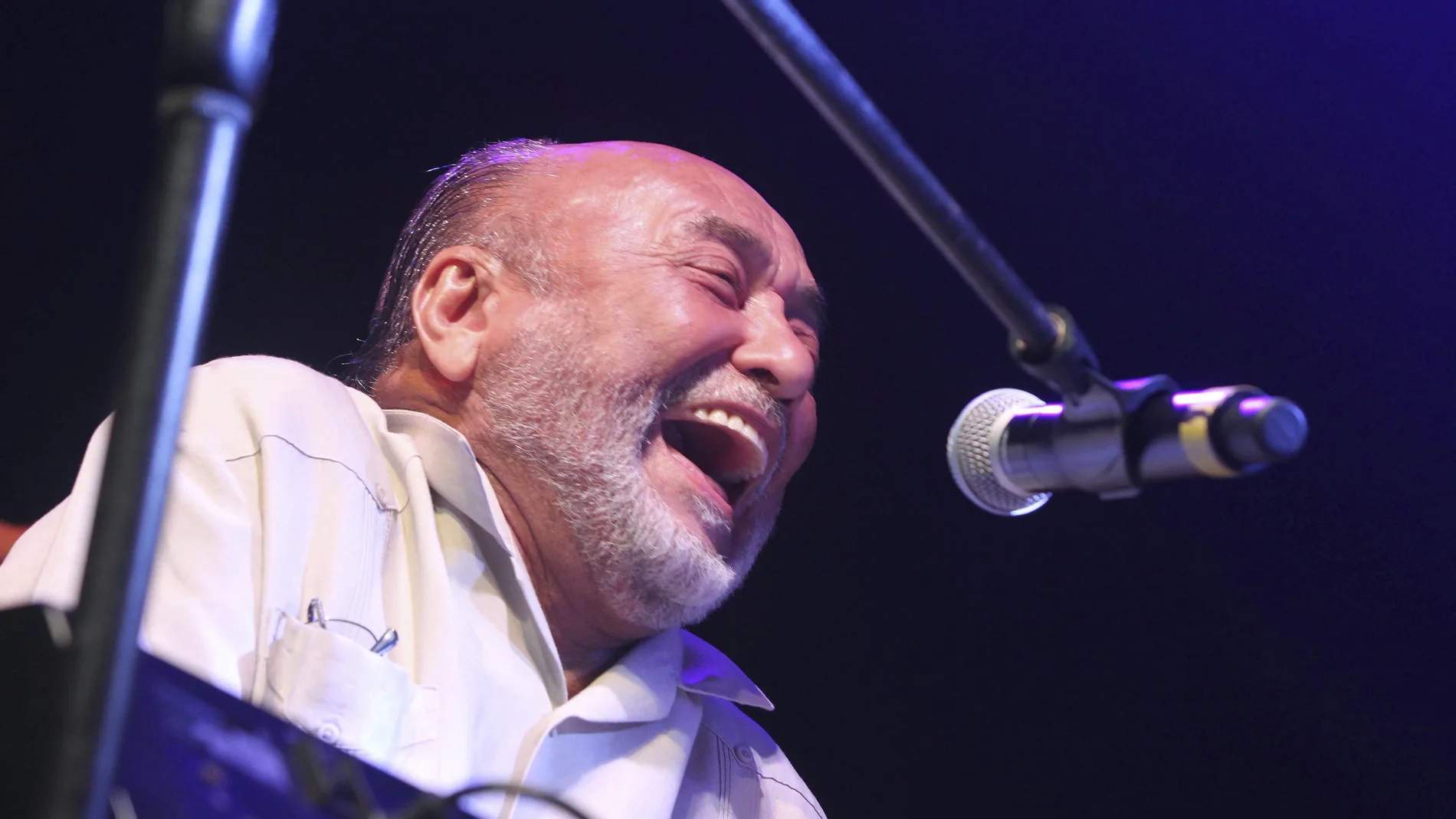 EFEMEX01. BOGOTÁ (COLOMBIA), 06/08/2025.- Fotografía de archivo del 22 de mayo de 2015 del pianista Eddie Palmieri en un concierto en Cancún (México). El reconocido pianista y compositor salsero de origen puertorriqueño Eddie Palmieri falleció este miércoles a los 88 años de edad. EFE/Alonso Cupul ARCHIVO