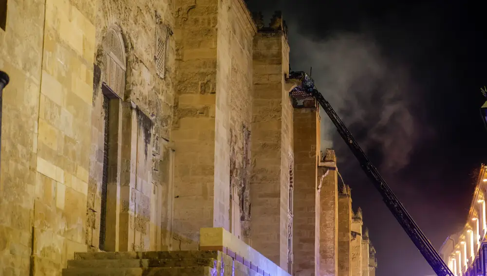Extinguido el incendio declarado en la Mezquita-Catedral de Córdoba