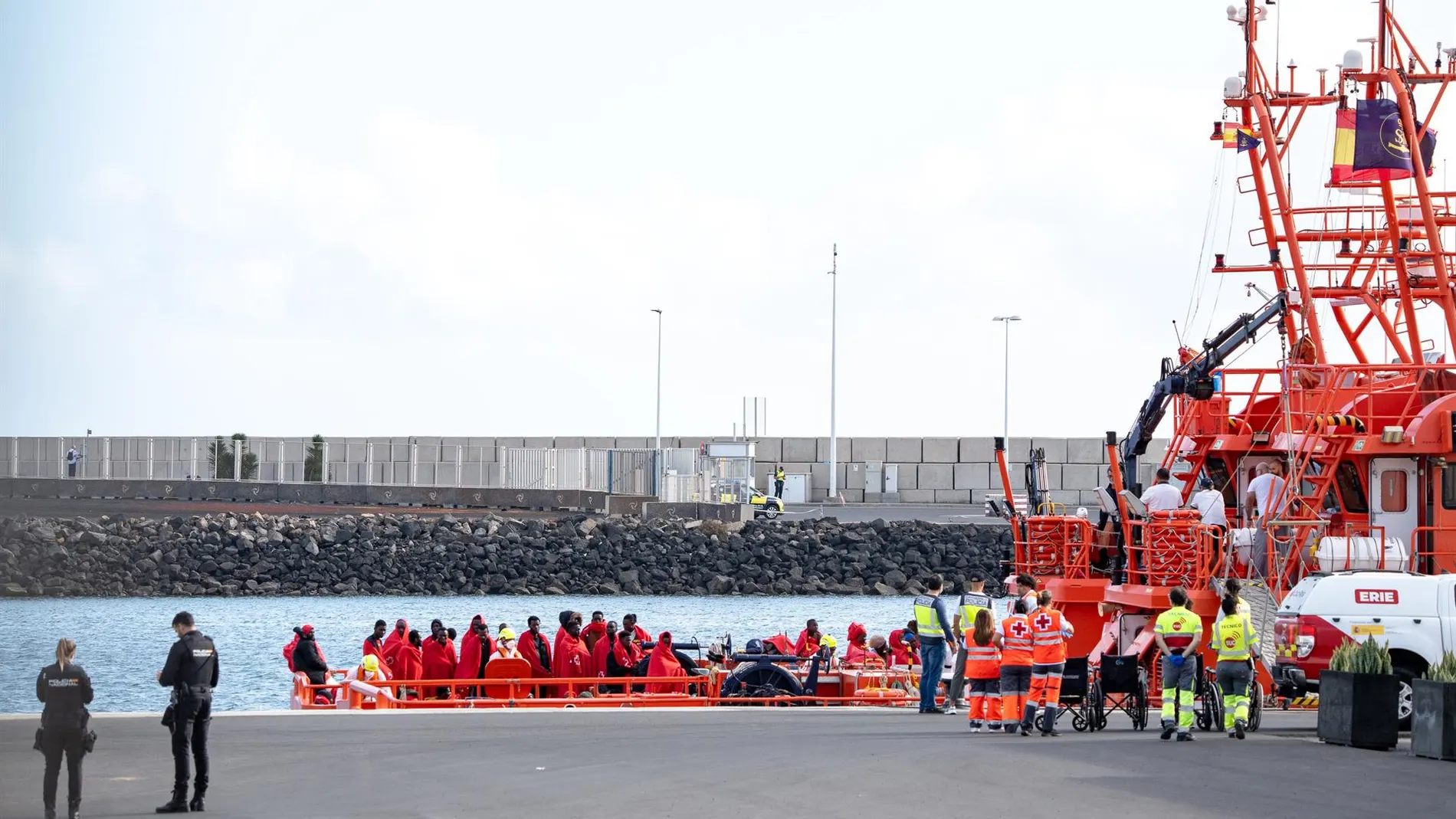 Gobierno comenzará este lunes finalmente los traslados desde Canarias de los menores migrantes asilados a la Península